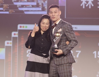 囊括T1年度3大獎  林秉聖考慮旅外挑戰自我
