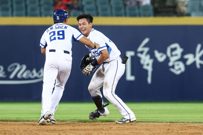 陳真追平轟、戴培峰首支再見安打 悍將逆轉龍隊 | 華視新聞