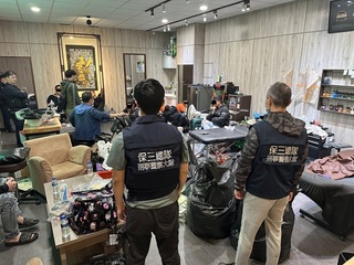 盤商長期在招待所販毒 警查扣21萬顆煉毒用感冒藥