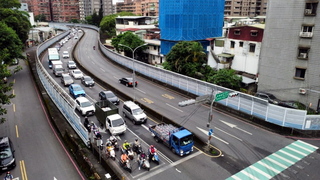 新店祥和路彎道多易車禍  增警示降速限促道安