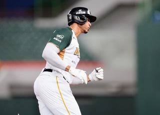 魔鷹帶頭開轟全場包辦4打點 雄鷹首奪3連勝