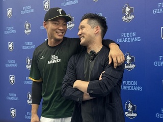 火腿前隊友相見歡  杉谷拳士盼王柏融保持笑容