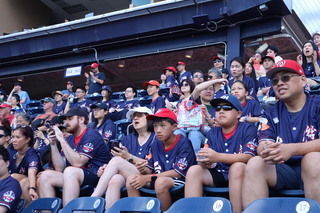 華府台灣日試辦登場 上百僑胞披「恁爸」球衣相挺