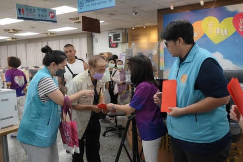 世華工商婦女協會助地震災民 花蓮市392戶每戶1萬