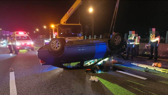 國3彰化路段轎車撞護欄翻車 女駕駛傷重不治 | 華視新聞