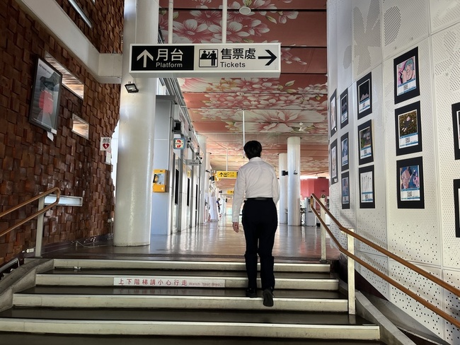 售票處在2樓遭指不友善 台鐵苗栗站：有電梯可搭 | 華視新聞