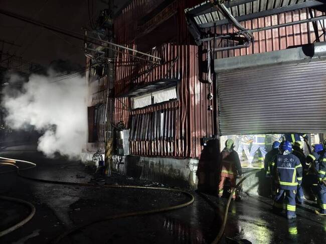 三峽泡棉工廠火警竄濃煙 警消籲附近民眾緊閉門窗 | 華視新聞