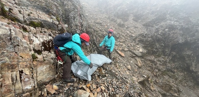 男子順利登頂玉山主峰  下山摔邊坡300多公尺死亡 | 華視新聞