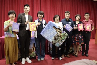 高雄選手將出國比賽 獲贈行李箱鼓勵為國爭光