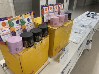 航空郵包浴鹽袋磨砂膏藏毒  香港黑幫成員涉案遭逮