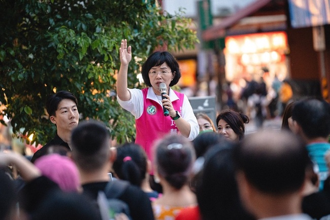 新北綠營街頭宣講  籲民眾要求藍白立委支持覆議 | 華視新聞