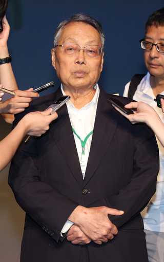 施振榮：觀察國際趨勢和安全技術發展 核能值得討論