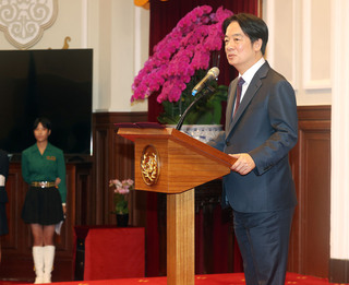 總統接見北一女樂儀旗隊  讚學生文武兼備