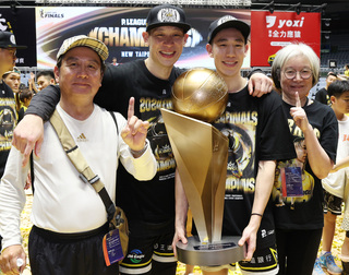 PLG林家兄弟助國王摘冠  林書豪：永遠不會忘記