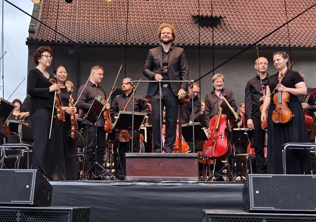 布拉格交響樂團成軍90年  高堡演出「我的祖國」 | 華視新聞