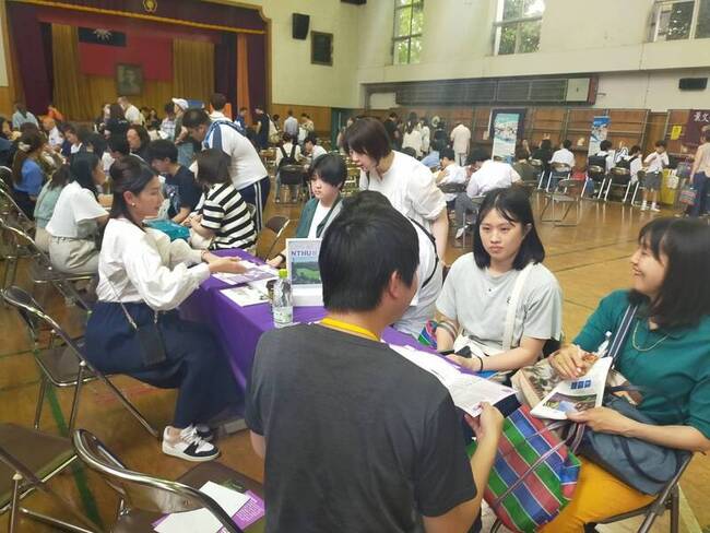 台灣18所大學赴日本辦留學展 300人到場創紀錄 | 華視新聞