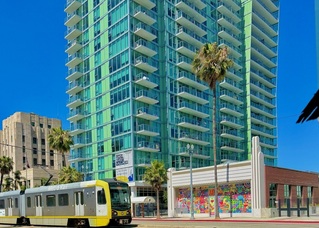 ART RENZEI 藝術節登場  洪易作品談情又說愛