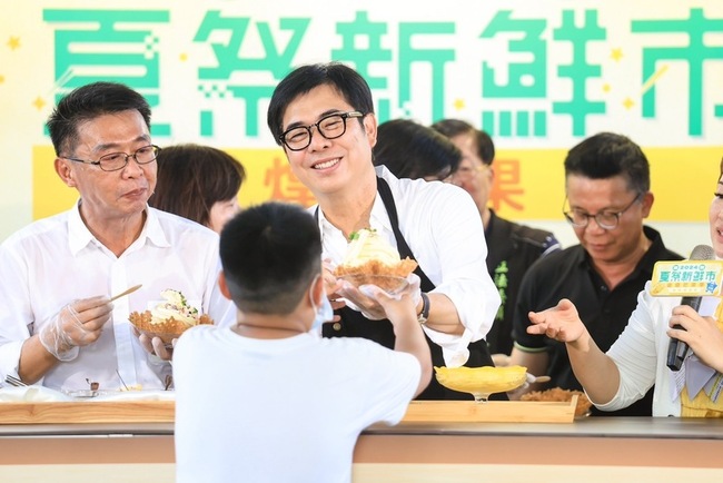 高雄活動行銷金煌芒果 「光芒萬丈」霜淇淋免費吃 | 華視新聞