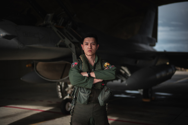 F-16V飛官分享夜航：「信任」儀表、長機與空作部 | 華視新聞