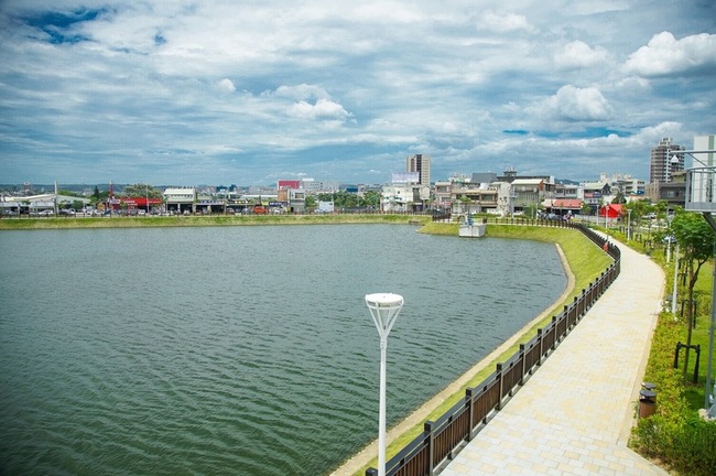 八德大湳滯洪池才啟用柵欄搖晃 桃市：27日改善完成 | 華視新聞