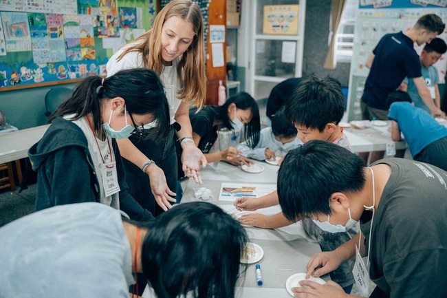 教部引進75名美籍教學助理 鼓勵學生開口說英文 | 華視新聞