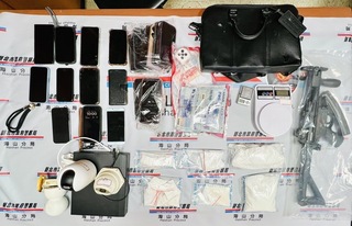 新北海山警破毒窟逮17人 查獲衝鋒槍及1公斤毒品