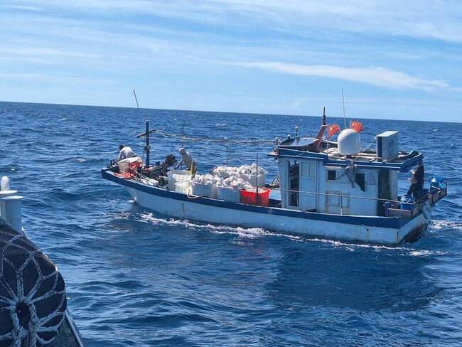 又是中國「三無」漁船越界作業 澎湖海巡查扣人船 | 華視新聞