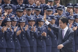 出席軍校畢典  賴總統：確保軍紀下不要拘泥形式主義