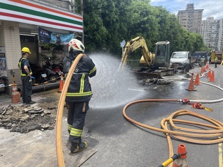 新北汐止施工挖到瓦斯管致停氣 估下午2時全修復