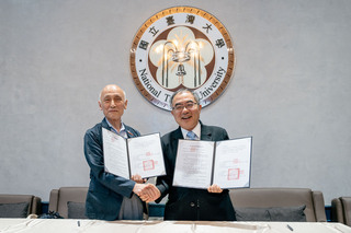 利百代助台大整修新月台 營造校園紀念品店