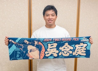 雄鷹選秀完火速簽下吳念庭 爸爸吳復連陪同簽約