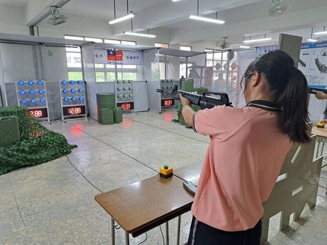 屏東射擊體驗基地啟用 學生上靶場時不再慌張 | 華視新聞