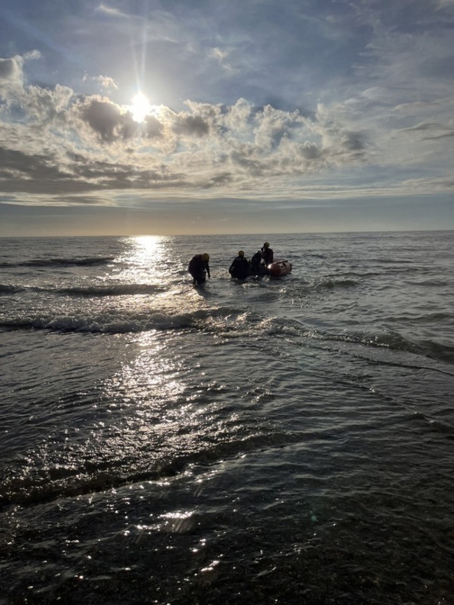 竹縣新月沙灘3高中生溺水 2人遭救起1人未尋獲 | 華視新聞