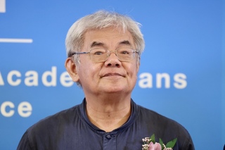 沒有手機、不用電腦 新科院士楊儒賓抵抗現代文明