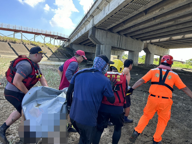 高中生竹北新月沙灘溺水失聯  警消尋獲遺體 | 華視新聞