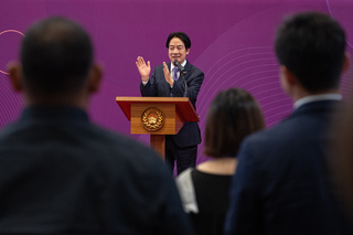 賴總統頒發總統教育獎  讚克服重重逆境闖出一片天