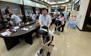 百員工體驗好舒服 彰化公司正式聘用視障按摩師