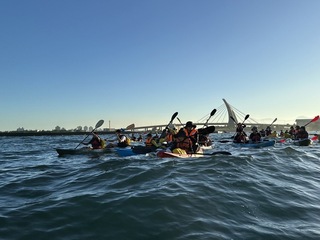 屏東推水域運動 大鵬灣百人挑戰獨木舟橫渡小琉球