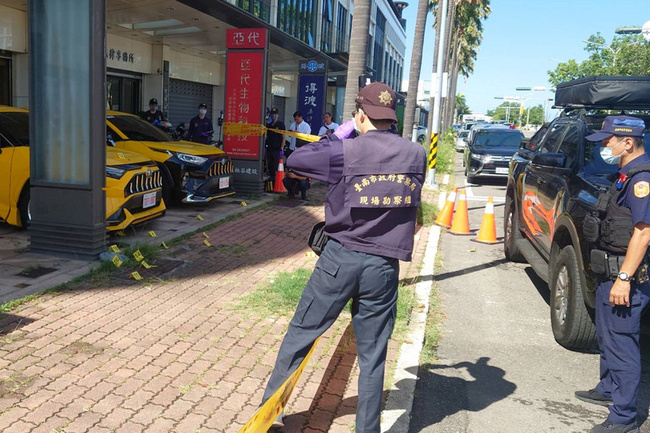 林士傑家門口遭近距離槍殺  警鎖定一車追查 | 華視新聞