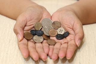 台中3歲童喉嚨痛吞嚥有困難 就醫食道夾出1元硬幣