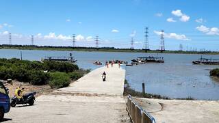 台中龍井麗水漁港疑男子墜海 警消海巡出動搜救