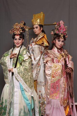 外台淬鍊看家戲再現 明華園黃字團「真假皇后」登台