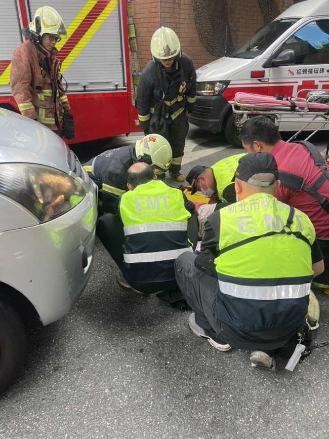 日籍女子逛鶯歌遭撞人卡車底 多處挫傷送醫救治 | 華視新聞