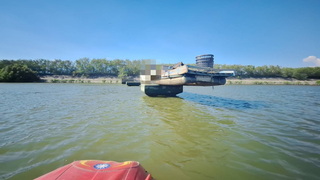 嘉義漁婦未注意退潮  乘膠筏卡廢棄橋墩