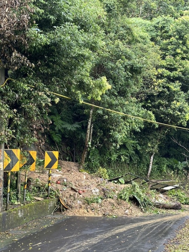 雨炸北市累計83件災情 四獸山松山路土石崩塌 | 華視新聞