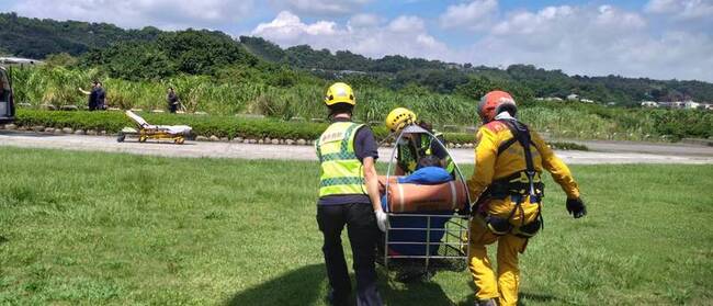 台中苗栗2地登山客受傷  空勤直升機成功救援 | 華視新聞