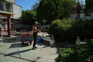 屏東首見依促轉條例拆蔣公銅像 大陳義胞後代盼留