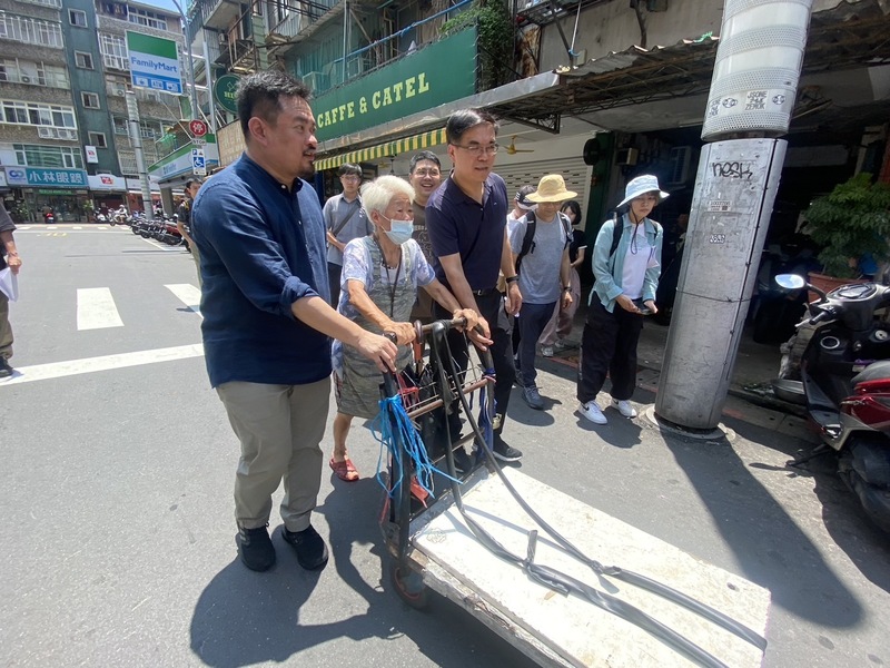 彭啓明體驗拾荒（1）