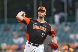 張育成讚指叉球比千賀滉大好 布雷克開心想留念