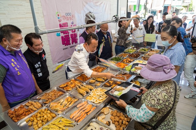 嘉縣愛心待用餐8鄉市40店相挺 每月1400戶暖胃暖心 | 華視新聞